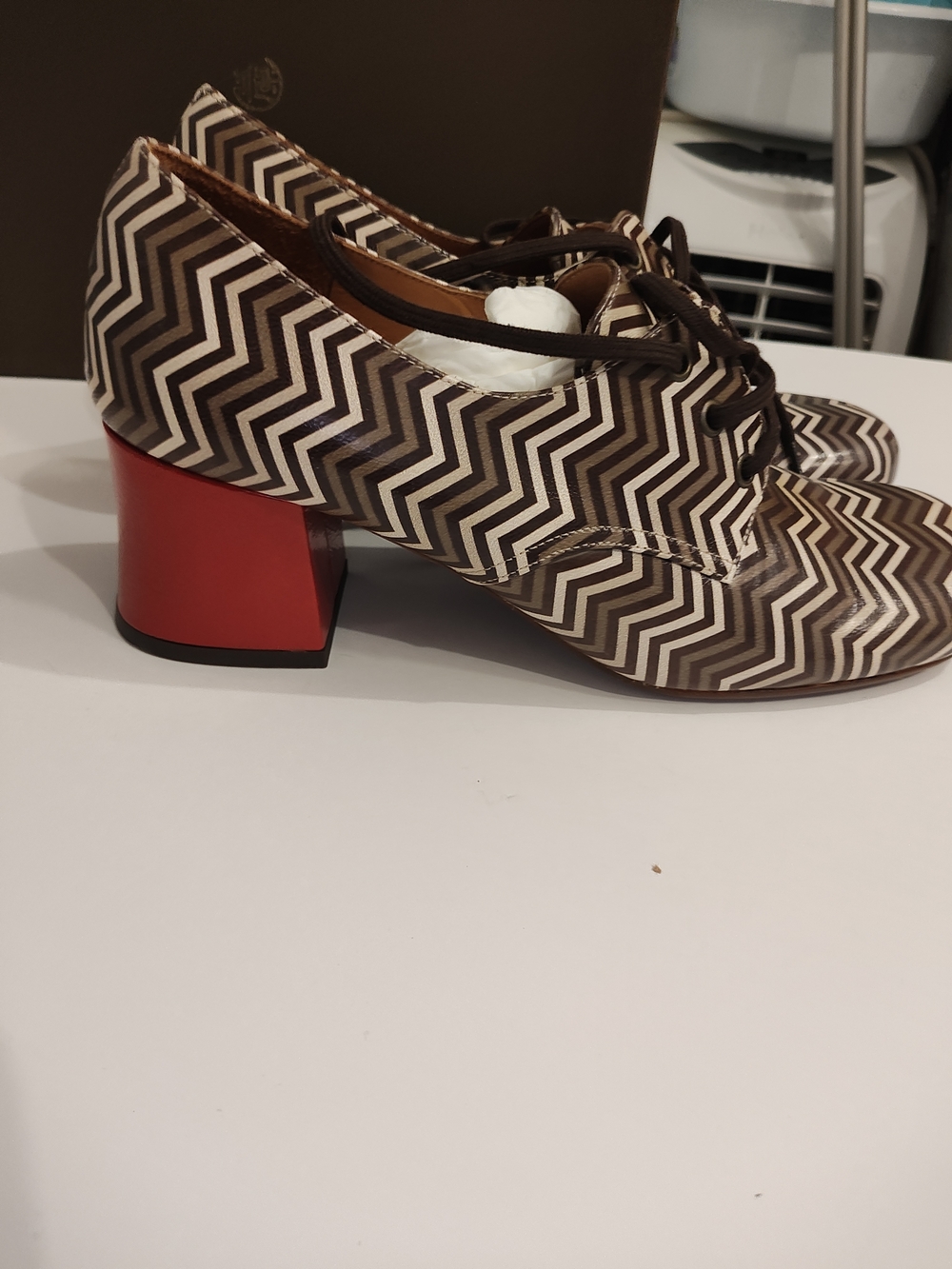 Chie Mihara Chevron Lace-Up Oxfords in Brown and Cream - Picture 14 of 16
